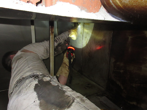 清洗中.JPG 清洗中.JPG