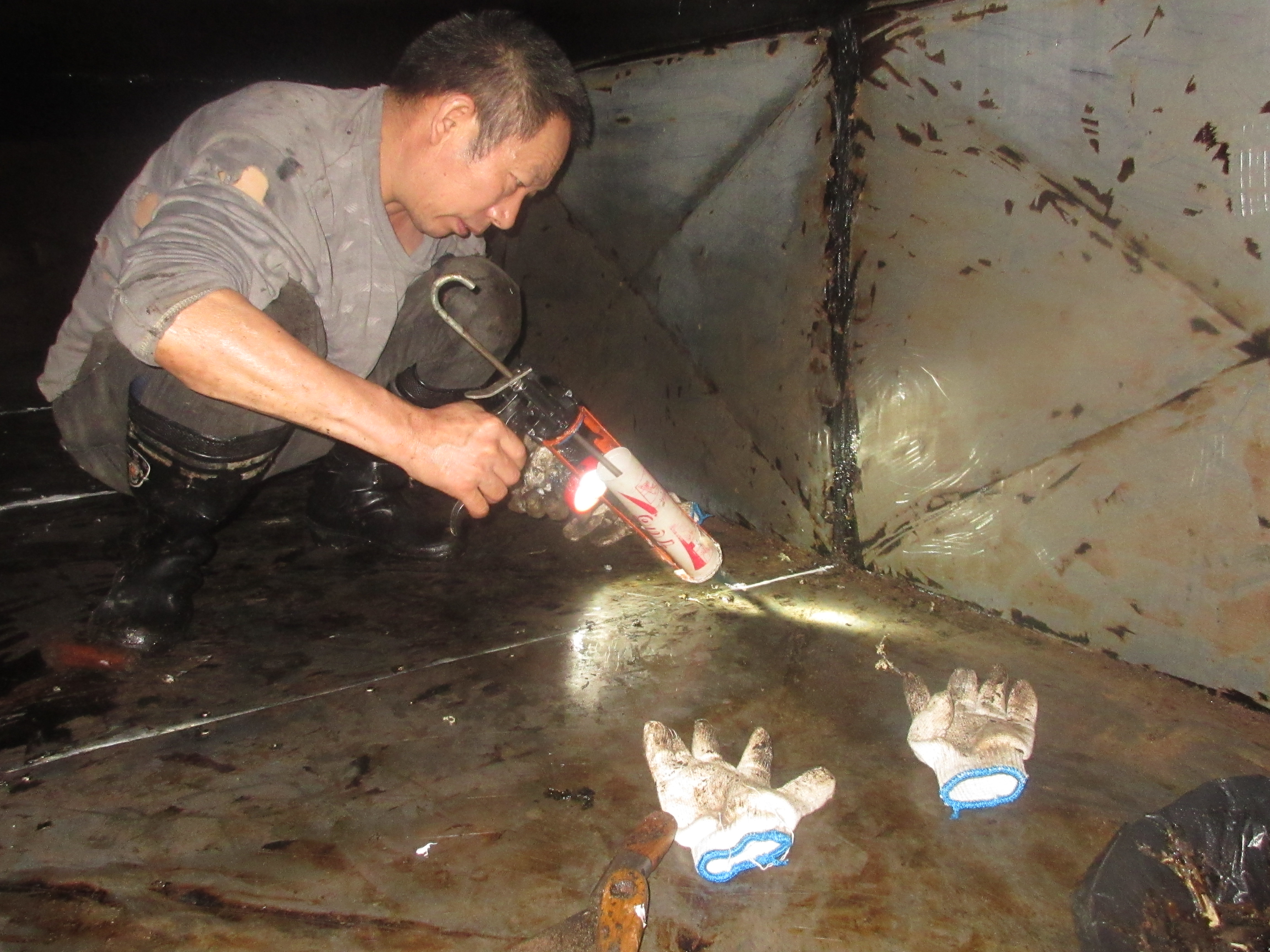 管道處理中.JPG 管道處理中.JPG